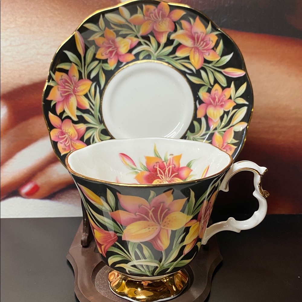 Royal Albert Bone China Provincial Flowers Praire Lily Cup & Saucer England '75